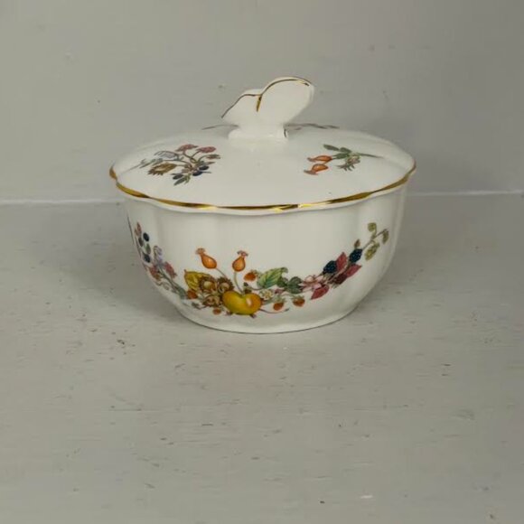Aynsley "Somerset" Lidded Trinket Bowl with Butterfly Handle Bone China - Picture 2 of 11